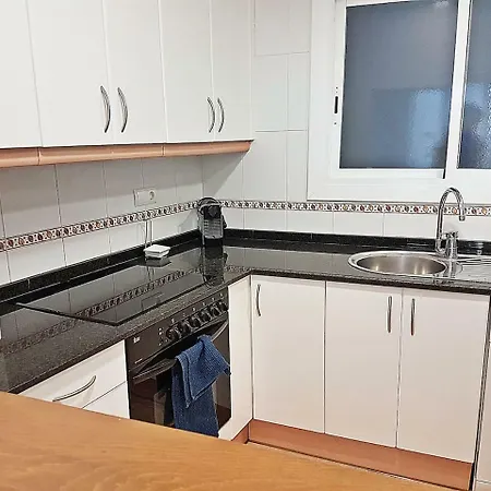 Large With Jacuzzi In Center Of Apartment *